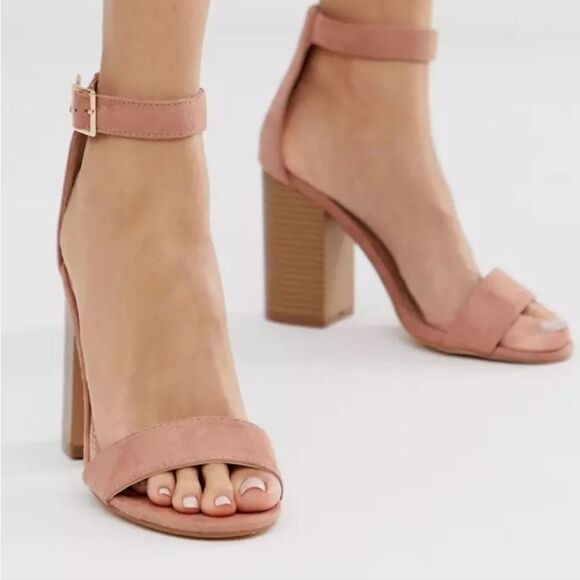 WOMEN"S WELLS BLOCK HEEL ADJUSTABLE BUCKLE ANKLE STRAP OPEN TOE SANDAL - Picture 1 of 12